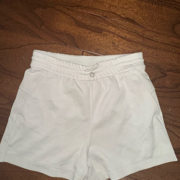 Lululemon Athletica High Waist Cream Shorts - Picture 1 of 4